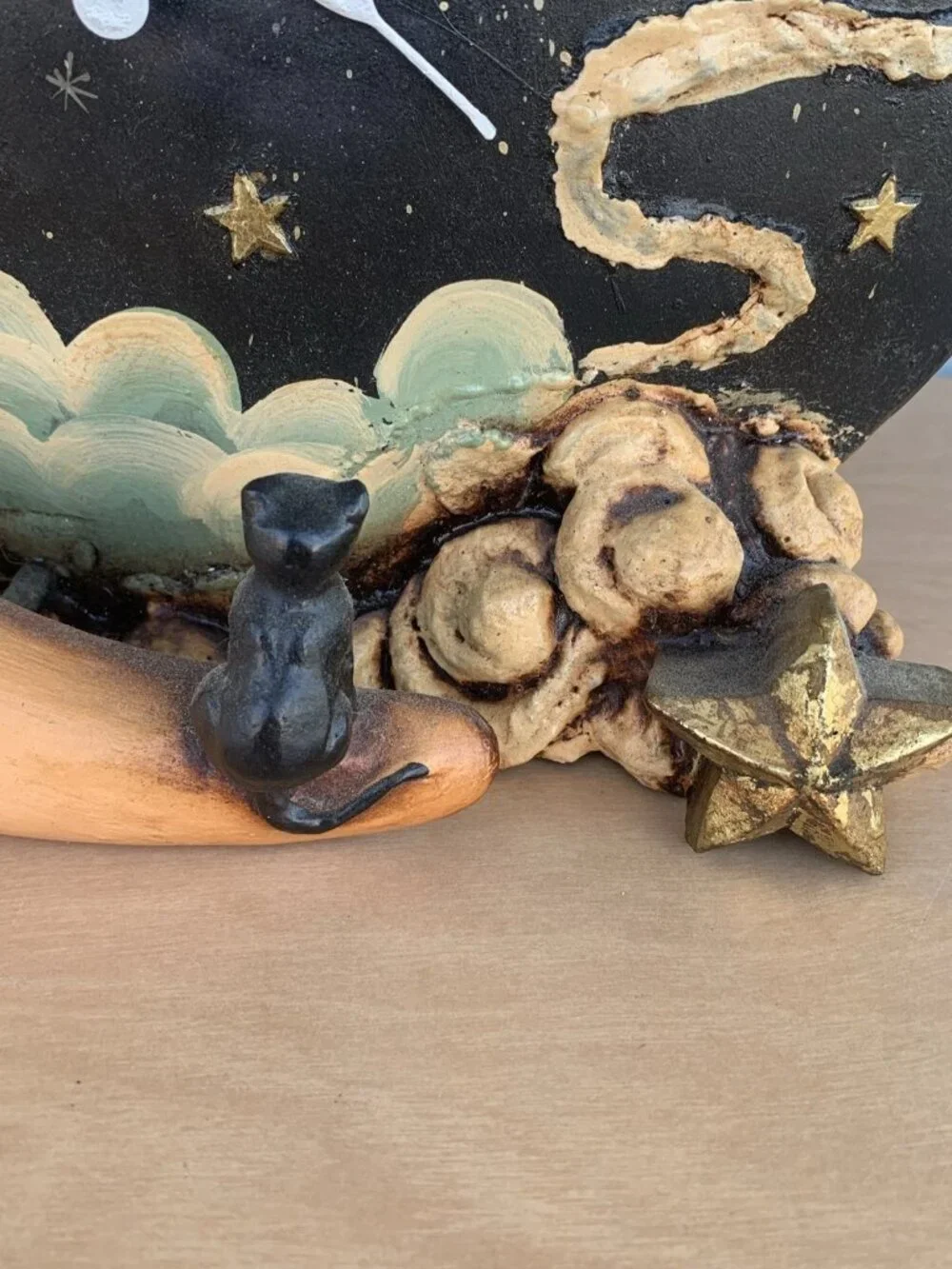 Celestial Clock Sleeping Crescent Moon and Stars 1990s Whimsical EUC Working